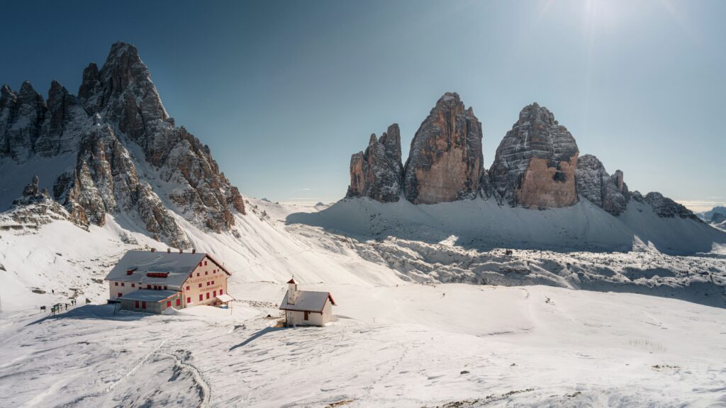 Ontdek routes, activiteiten en praktische informatie voor iedereen die de Dolomieten wil ontdekken.